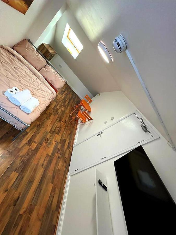 Hotel Woodgreen House Londra Esterno foto
