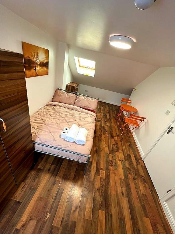 Hotel Woodgreen House Londra Esterno foto