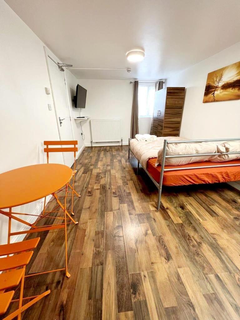 Hotel Woodgreen House Londra Esterno foto